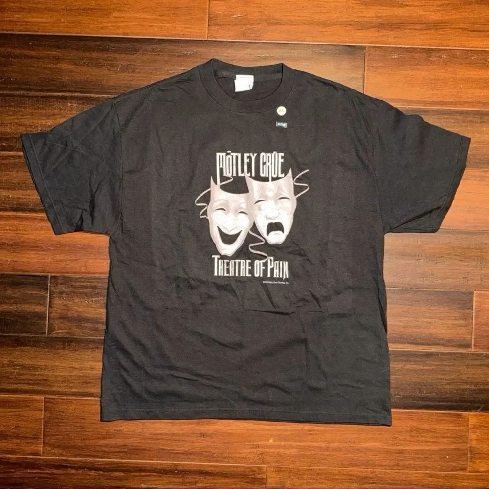 Motley Crue Theatre of Pain 2005 Vintage Vinyl T-Shirt